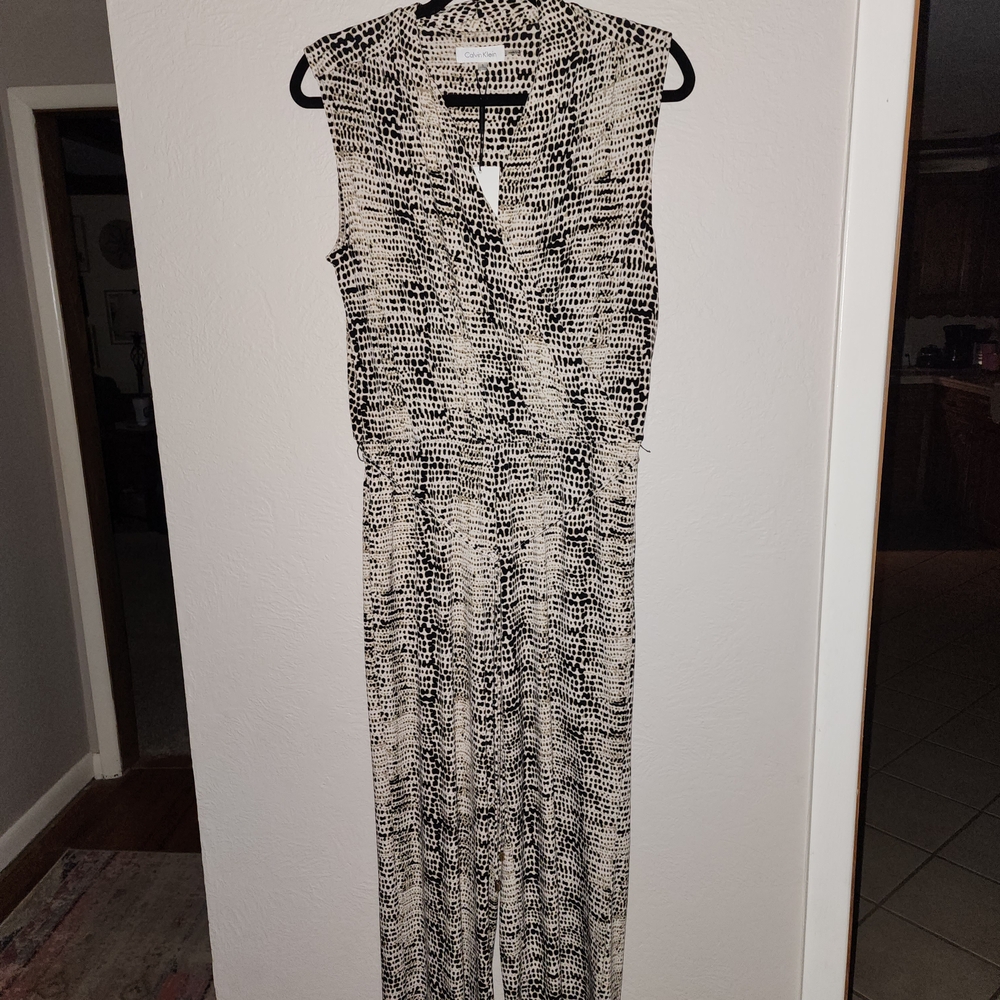 Black and White Sleeveless Jumpsuit